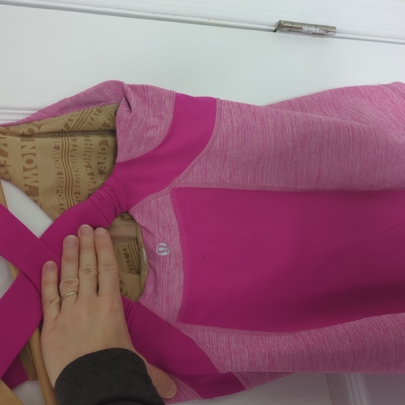 Lululemon training top - Picture 3 of 5